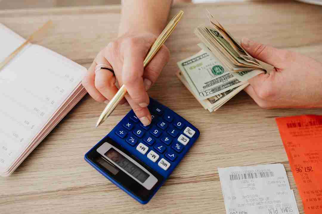 Living Large on a Budget: The Art of Thrifty Splurging