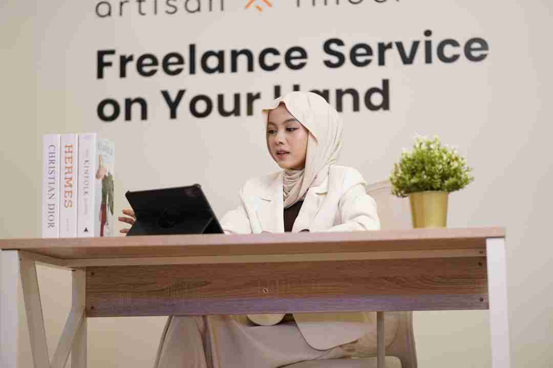 Building a Freelance Fortress: Earning While Roaming the Globe