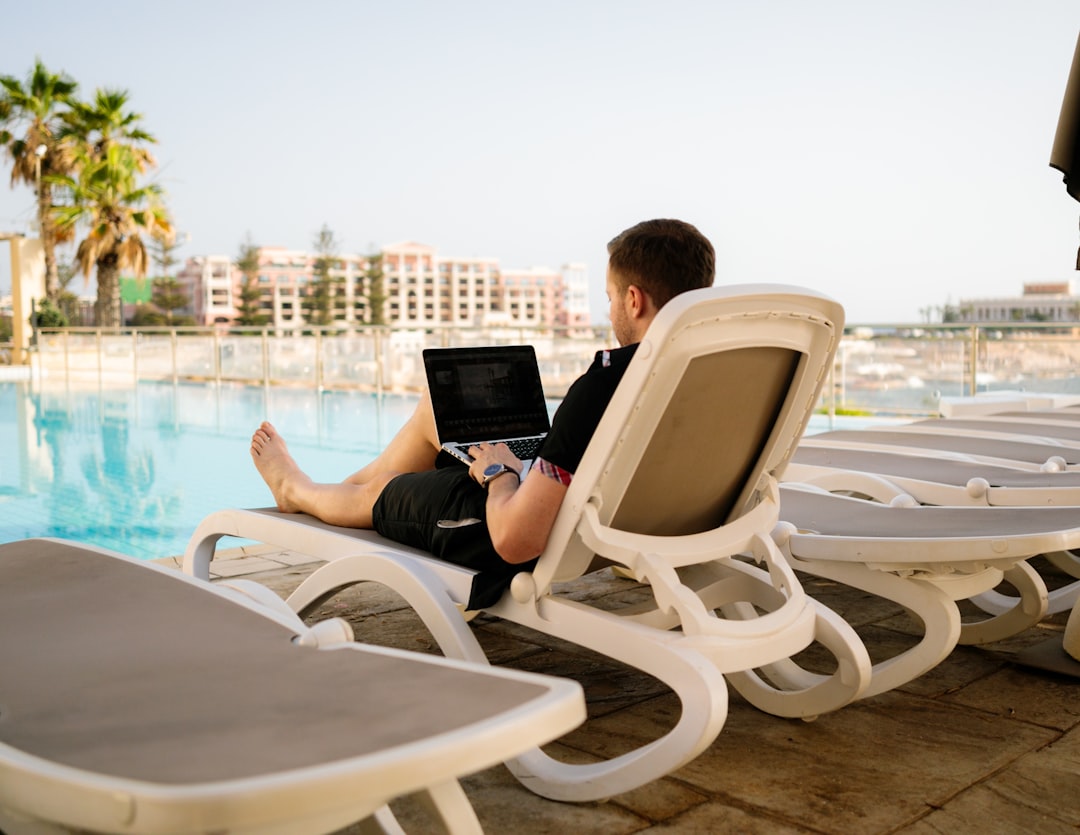 Top 10 Remote Work Websites for Digital Nomads in 2021: a Comprehensive Guide