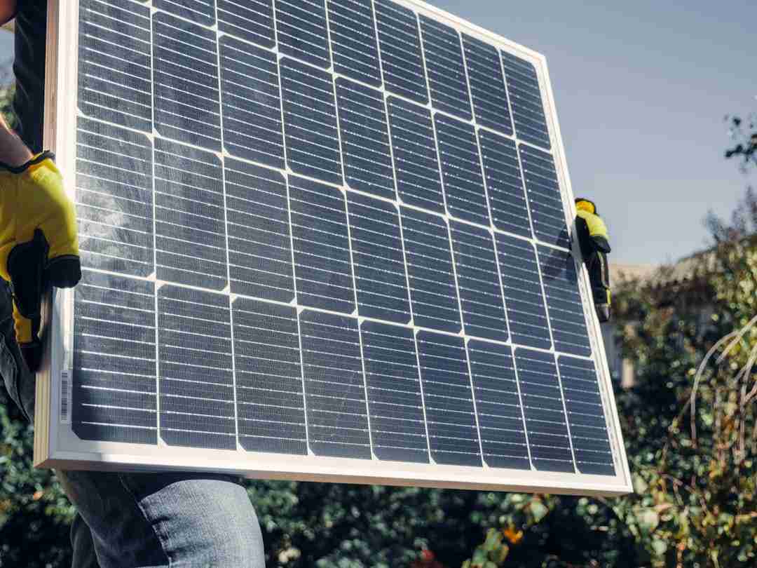 Swapping Suitcases for Solar Panels: An Eco-Friendly Nomad’s Journey