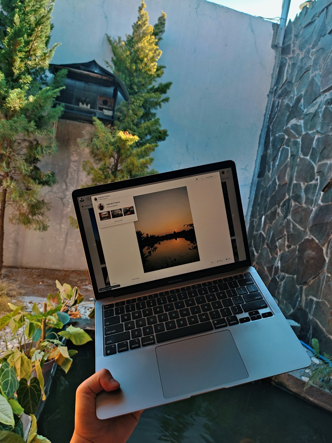 From City Skylines to Seaside Sunsets: Mastering the Art of Working Remotely and Living Anywhere