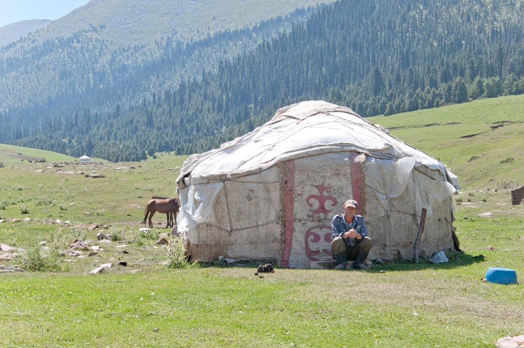 TikTok Income Hacks for Digital Nomads: From Content Creation to Cash
