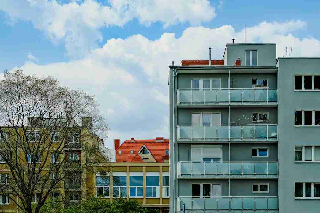 Staying Afloat: Creative Ways Digital Nomads Manage City Rent
